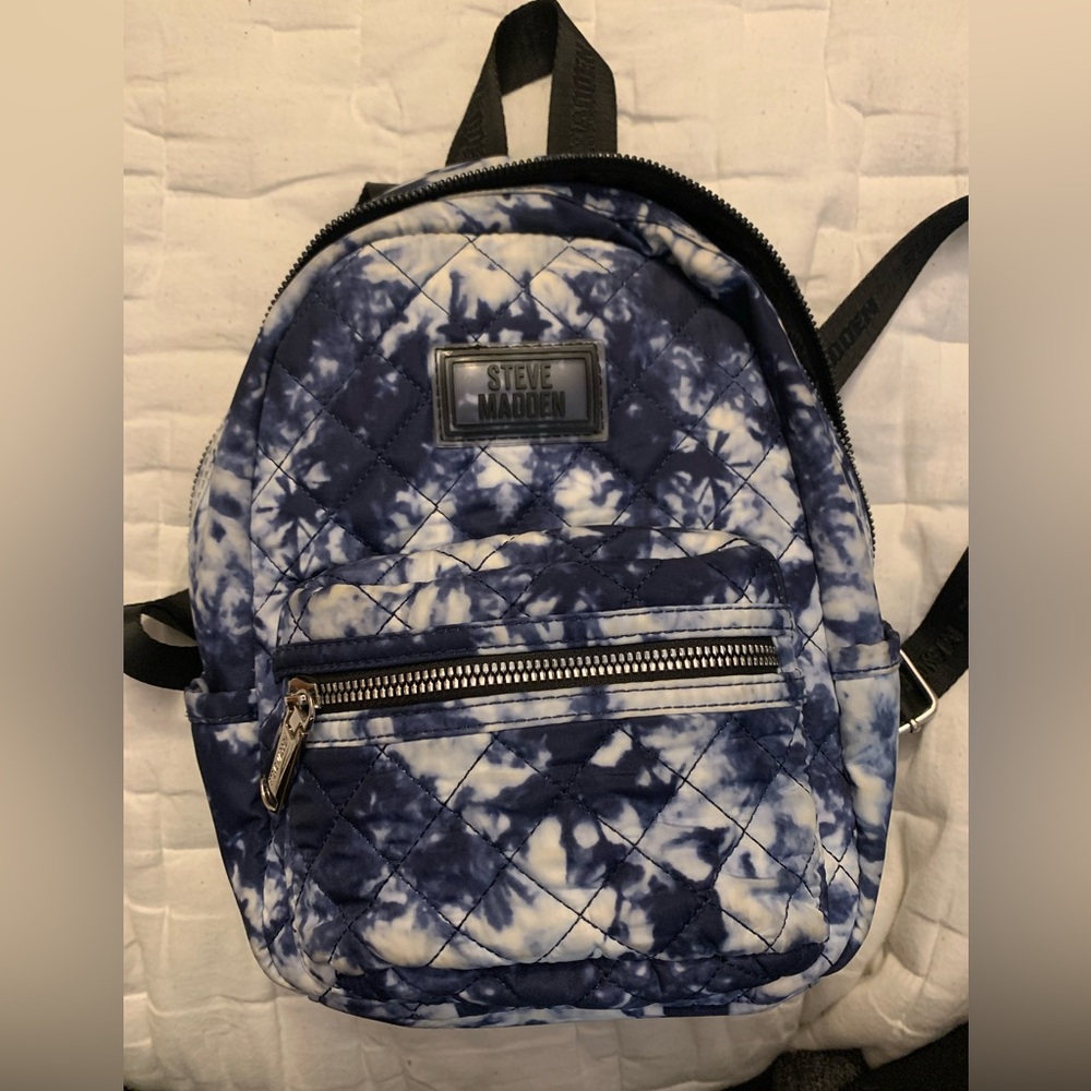 Steve Madden very cute white and blue tie dye print. Small bag